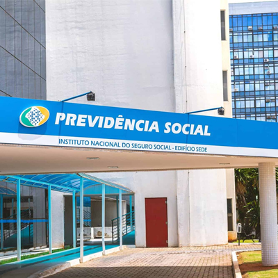 Trabalho em escritório de trânsito